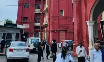 लखनऊ सिविल कोर्ट हमला: आरोपी वकीलों की तलाश तेज, 10 पुलिस टीमें कर रहीं छापेमारी