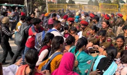 Punjab News: शिक्षा भवन के बाहर शिक्षकों का धरना, पुलिस और प्रशासन में मचा हड़कंप
