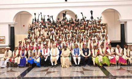 राष्ट्रपति भवन के विशेष अतिथि बने बस्तर के मांझी-चालकी : बस्तर पंडुम-2026 के विजेताओं और जनजातीय प्रतिनिधियों का हुआ विशेष सम्मान