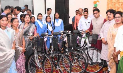 शिक्षा से ही होता है सशक्त राष्ट्र का निर्माण, बड़े लक्ष्य तय कर पूरी निष्ठा से करें पढ़ाई: मंत्री  टंक राम वर्मा
