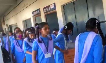 CG के स्कूल में अचानक बेहोश हुईं कई छात्राएं, एक की हालत गंभीर, अस्पताल में भर्ती