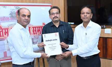 झांसी मंडल से 52 रेलकर्मी सम्मानपूर्वक सेवानिवृत्त, एनईएफटी के माध्यम से ₹19.53 करोड़ का सेटलमेंट भुगतान