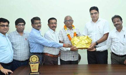 जनसंपर्क संचालनालय के सहायक ग्रेड-03  गुलजारी लाल तम्बोली को सेवानिवृत्ति पर दी गई भावभीनी विदाई
