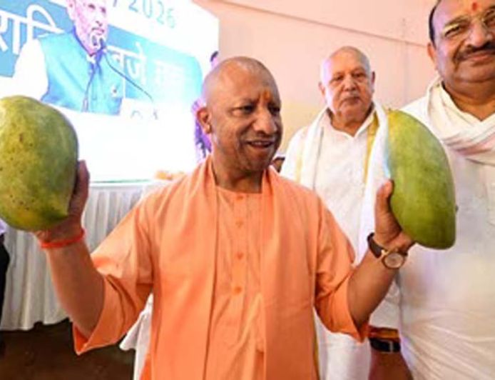 उत्तर प्रदेश आम महोत्सव 2026: सीएम योगी ने बताया—राज्य देश के 26% आम उत्पादन का केंद्र