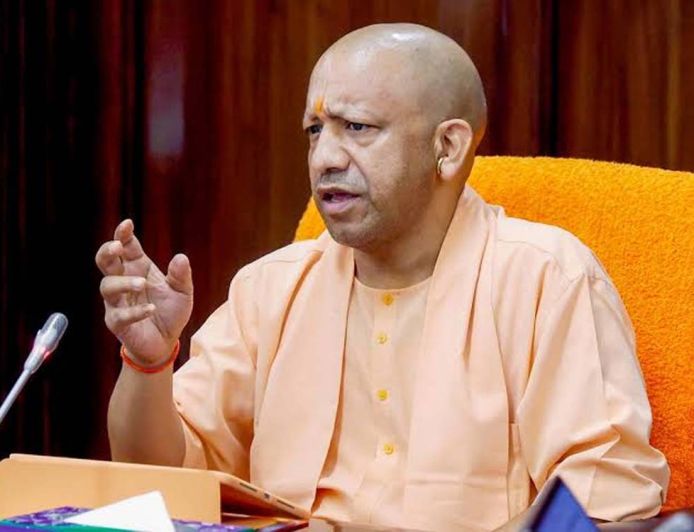 यूपी चुनाव से पहले योगी सरकार एक्टिव, मंत्रियों को जनता तक योजनाएं पहुंचाने का निर्देश