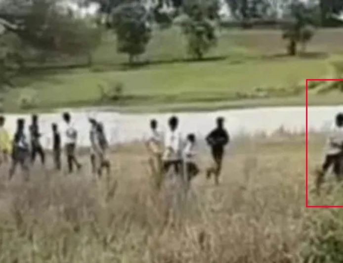 बड़वानी में युवती को 25-30 युवक बाइक पर उठाकर ले गए! वायरल VIDEO से हड़कंप, जांच में 'देजा' प्रथा का एंगल