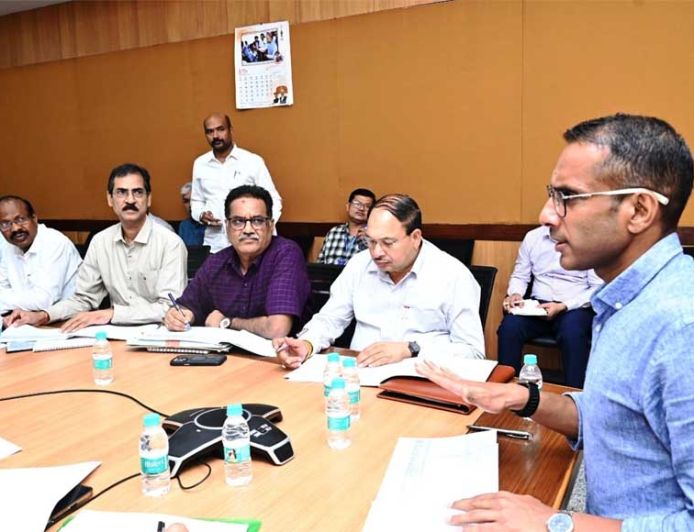 लोक निर्माण विभाग के सचिव ने रेलवे ओवर-ब्रिज एवं रेलवे अंडर-ब्रिज कार्यों की समीक्षा की