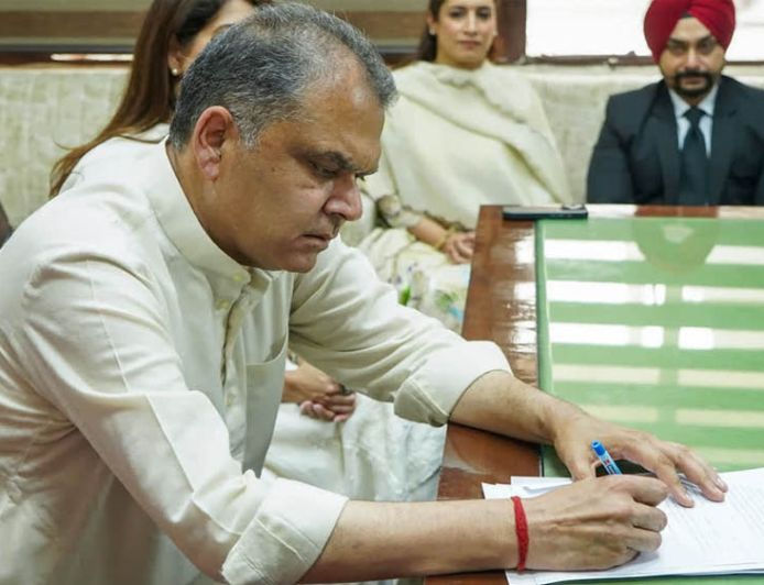 102 करोड़ के फर्जी iPhone निर्यात घोटाले में AAP MLA संजीव अरोड़ा का नाम, ED चार्जशीट में बड़ा दावा
