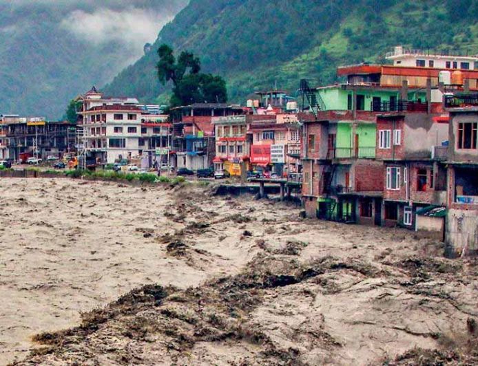 गुरदासपुर में बाढ़ का खतरा बढ़ा, पहाड़ों में बादल फटने से रावी दरिया के उफान की आशंका