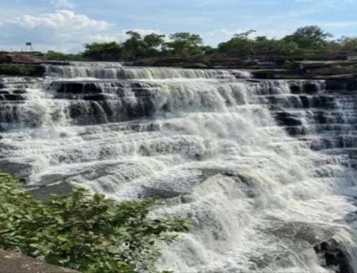 मानसून में झारखंड के जलप्रपातों का जलवा, सोशल मीडिया पर वायरल हो रही खूबसूरती