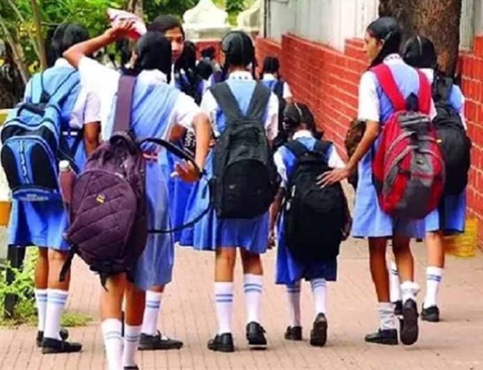 अमृतसर के 700 स्कूलों को सख्त निर्देश, मनमानी फीस बढ़ाने पर होगी कार्रवाई