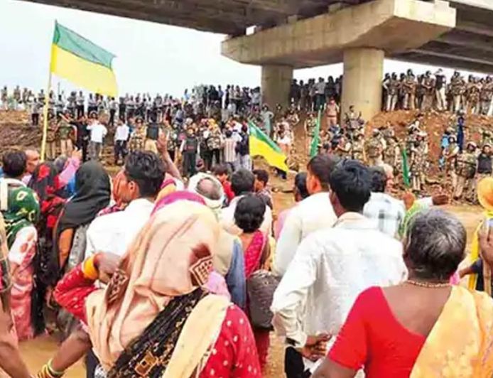 केन-बेतवा परियोजना: 17 दिन बाद खत्म हुआ 'चिता आंदोलन', प्रशासन ने प्रभावितों को बलपूर्वक हटाया, अनशन जारी
