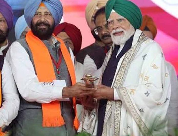PM मोदी के एक वाक्य ने जीत लिया 'टर्बन मैन' का दिल, बोले- 'बहुत सुंदर बांधी है'