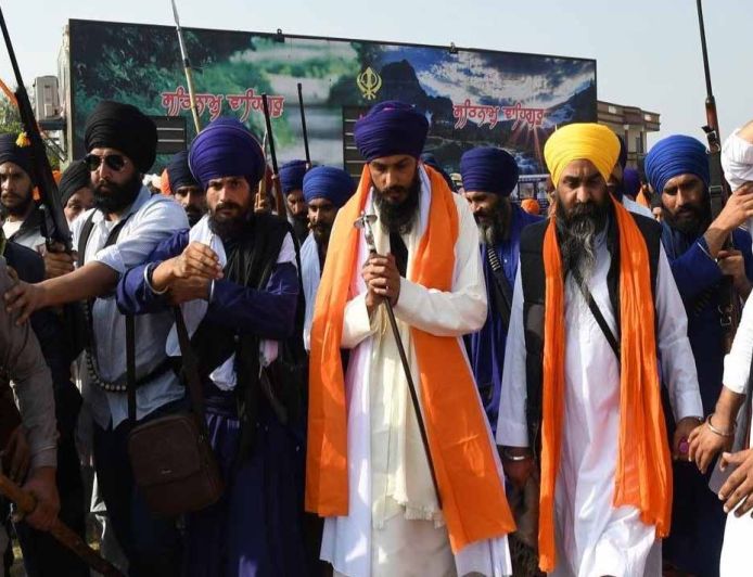पंजाब चुनाव 2027 से पहले बड़ा सियासी समीकरण, झुंदां गुट ने 'वारिस पंजाब दे' से मिलाया हाथ