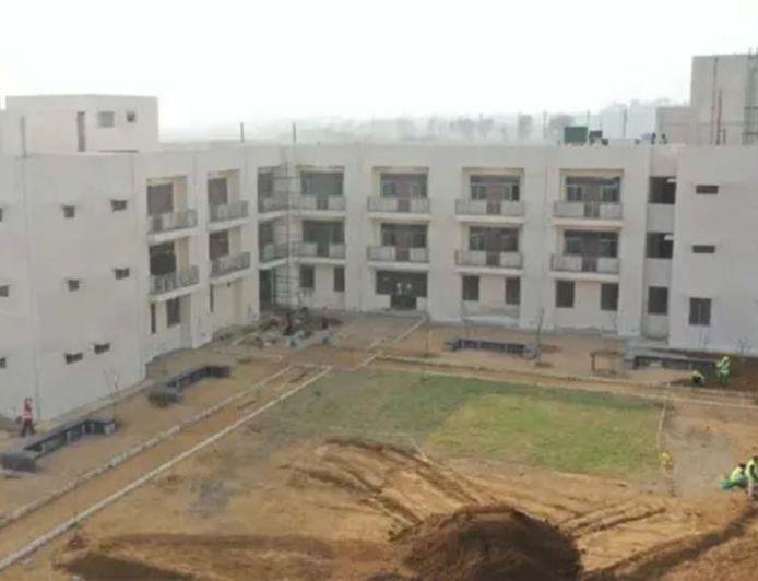 हरियाणा में स्वास्थ्य सुविधाओं को मिलेगी रफ्तार, रेवाड़ी एम्स और आयुर्वेद संस्थान पर चर्चा