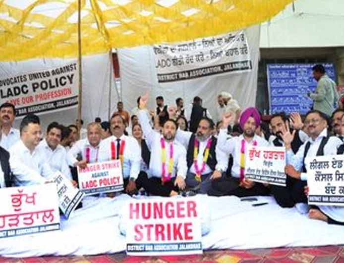 पंजाब में LADC नीति के खिलाफ वकीलों का आंदोलन तेज, 21वें दिन भी जारी रही भूख हड़ताल