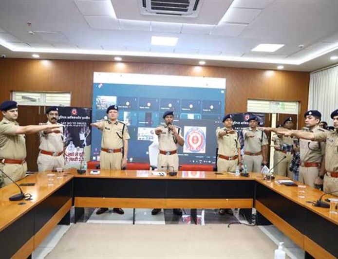इंदौर में 1लाख 75 हजार से अधिक नागरिकों ने एक साथ नशामुक्ति की ई-शपथ लेकर बनाया नया विश्व रिकॉर्ड