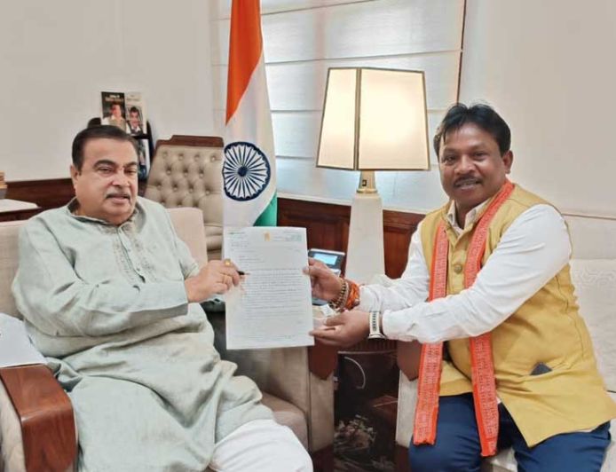 बस्तर में सड़क विकास को मिलेगी नई गति : सांसद महेश कश्यप ने केंद्रीय मंत्री नितिन गडकरी से की मुलाकात
