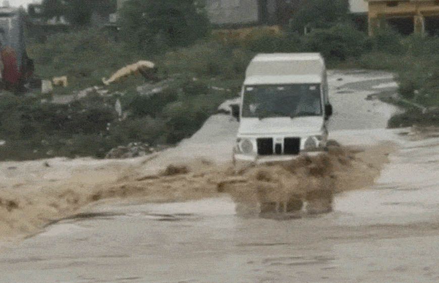 पंजाब के 3 जिलों में मूसलाधार बारिश, सड़कों पर 4 फीट पानी; स्कूल खुलते ही जनजीवन प्रभावित