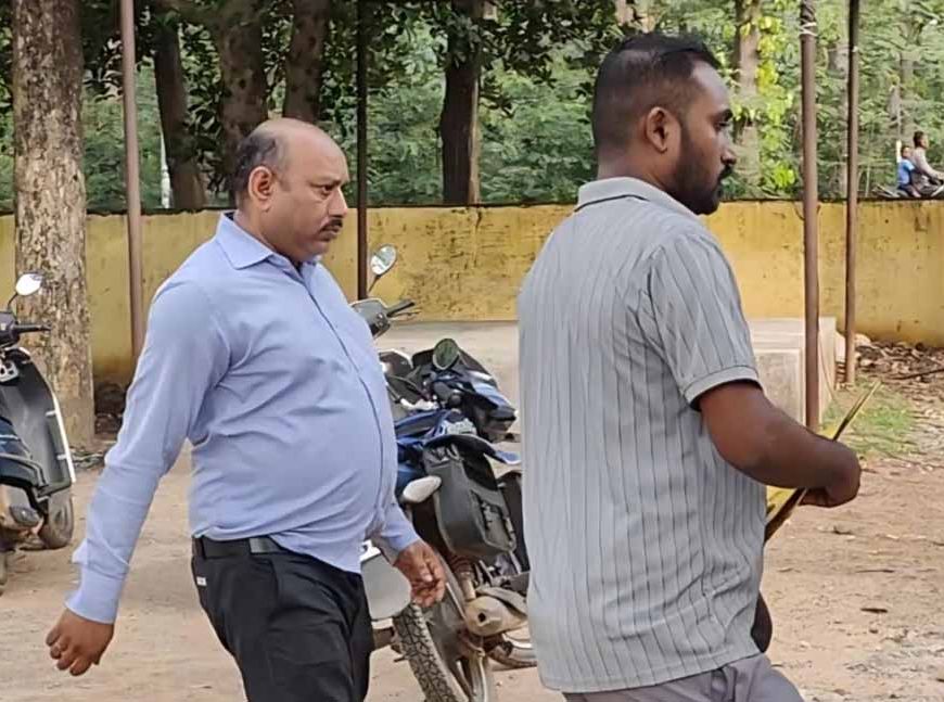 कोंडागांव में रिश्वतखोरी का भंडाफोड़, नामांतरण के बदले घूस लेते तहसीलदार का रीडर गिरफ्तार