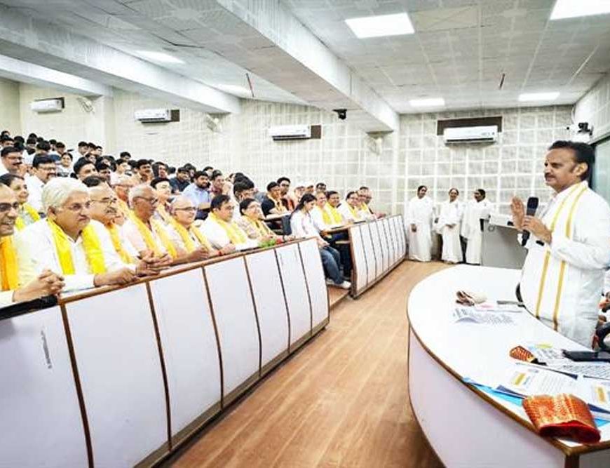 चिकित्सा सेवा केवल एक पेशा नहीं बल्कि मानवता की सर्वोच्च सेवा है : उप मुख्यमंत्रीशुक्ल