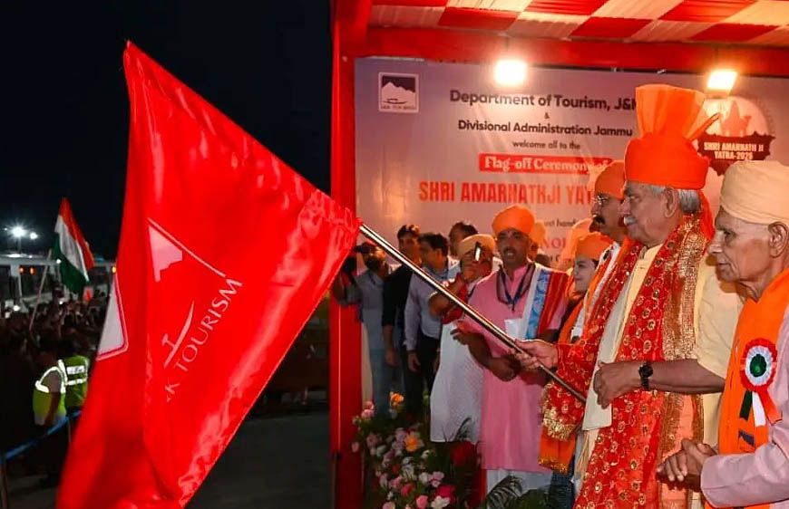 Amarnath Yatra 2026: 'बम बम भोले' के जयघोष के बीच पहला जत्था रवाना, एलजी मनोज सिन्हा ने दिखाई हरी झंडी