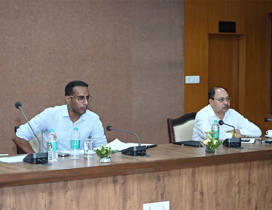 लोक निर्माण विभाग के सचिव ने पुल निर्माण कार्यों की प्रगति की समीक्षा की