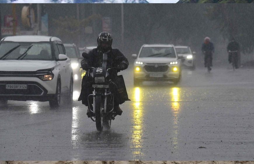 Punjab Weather: मानसून से मौसम हुआ सुहाना, पारा 35.2°C तक गिरा; 4 दिन भारी बारिश का यलो अलर्ट