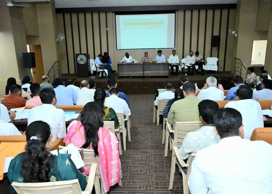 निर्माण कार्यों का हर 15 दिनों में करें निरीक्षण, नागरिक सुविधाओं के काम में न हो लापरवाही :  शंगीता आर.