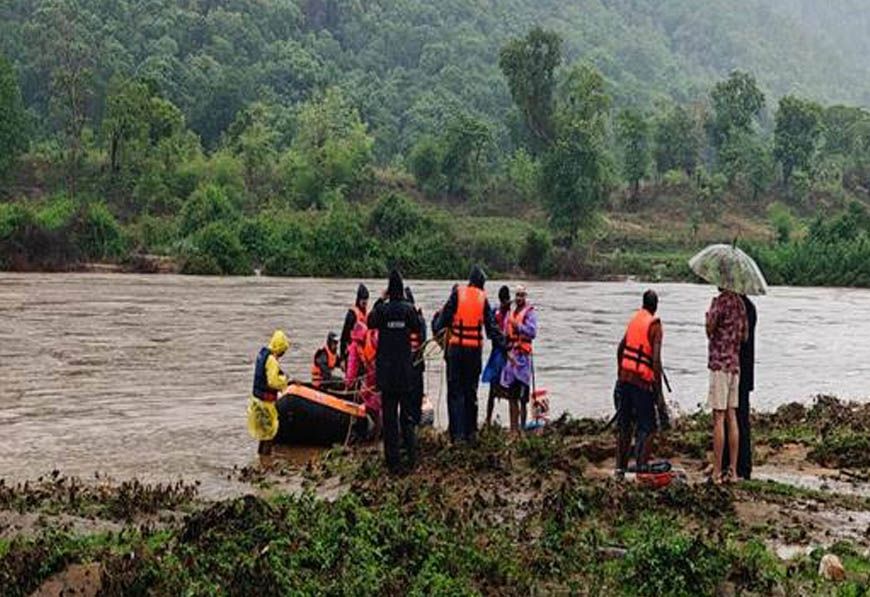 बालाघाट में बाढ़ में फंसे ग्रामीणों के लिए मध्यप्रदेश पुलिस बनी जीवनरक्षक