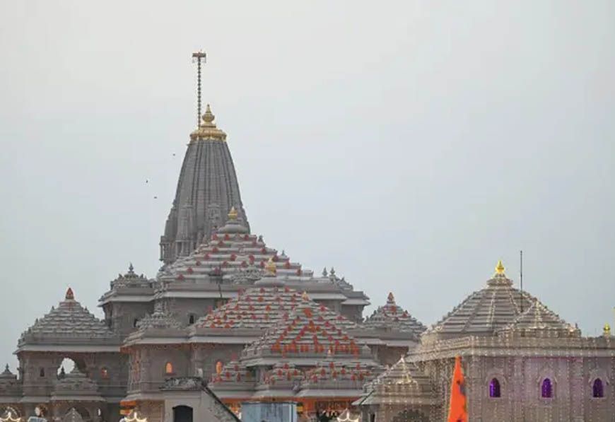 राम मंदिर में दान काउंटिंग का नया नियम: कर्मचारियों के लिए 'नो-पॉकेट' ड्रेस कोड लागू