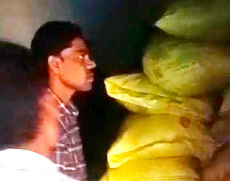 बेमेतरा में अवैध उर्वरक भंडारण पर बड़ी कार्रवाई, 275 बोरी यूरिया जब्त; किसानों के अधिकारों की रक्षा के लिए राज्य सरकार सजग