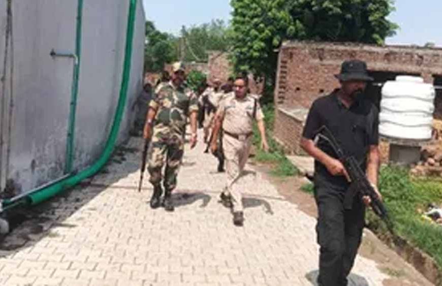 पठानकोट में पाकिस्तान सीमा के पास मिली बम जैसी संदिग्ध वस्तु, सेना और पुलिस ने शुरू की जांच