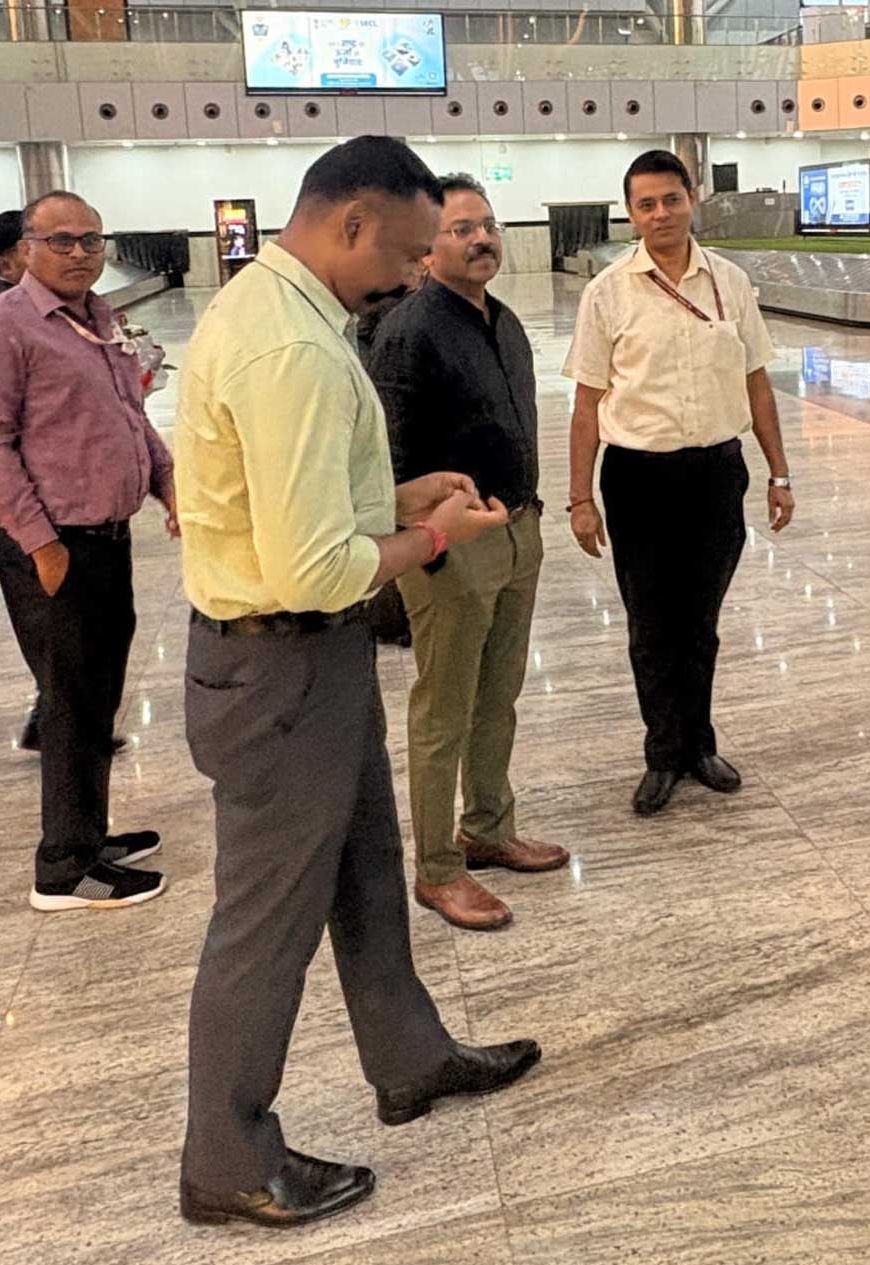 भारत सरकार के पर्यटन मंत्रालय के अतिरिक्त सचिव एवं महानिदेशक सुमन बिल्ला का रायपुर एयरपोर्ट पर हुआ आत्मीय स्वागत