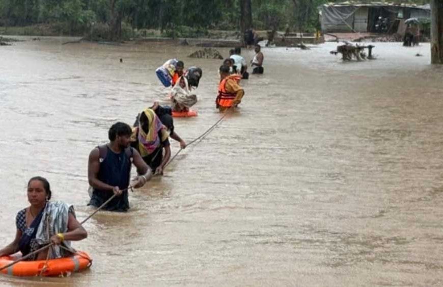 हासमुंद में उफनते नाले में फंसे 14 मजदूरों का सेना ने किया सफल रेस्क्यू