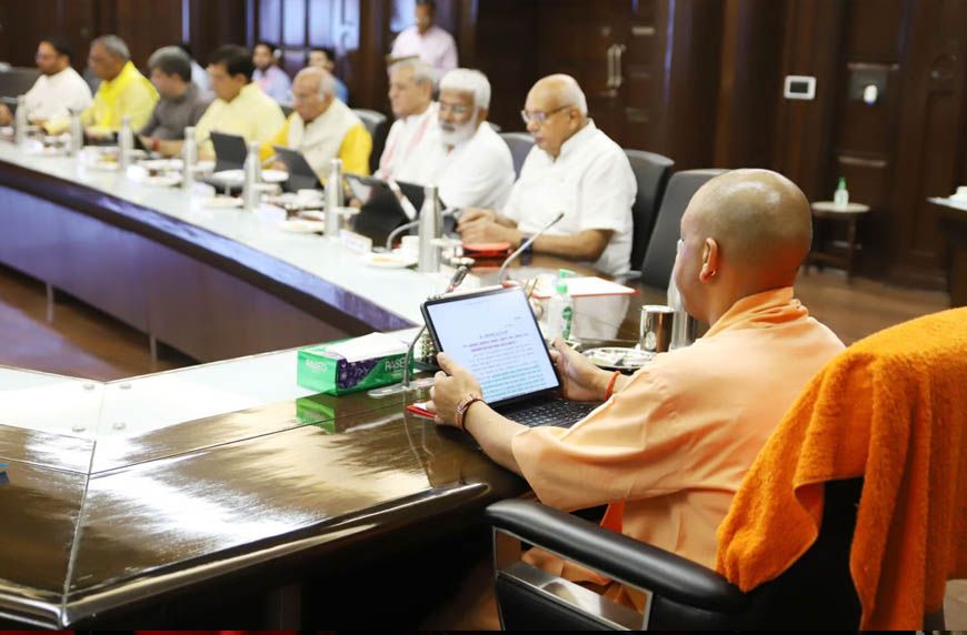 योगी कैबिनेट का बड़ा फैसला! स्टार्टअप नीति समेत 27 प्रस्तावों को मंजूरी, किसानों को मिली बड़ी राहत