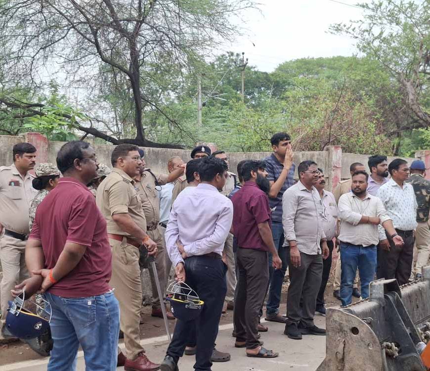 दुर्ग में रेलवे की जमीन से हटे वारिस, स्वेच्छा से प्रशासन को सौंपा मकान