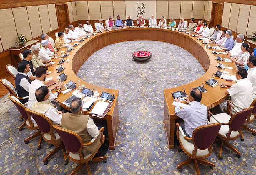 Modi Cabinet Reshuffle: कैबिनेट विस्तार में नौकरशाहों की एंट्री की चर्चा, मिल सकती है बड़ी जिम्मेदारी