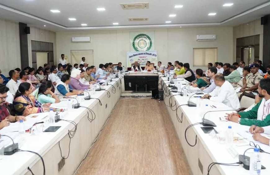 सांसद बृजमोहन अग्रवाल की बैठक में शिक्षा-स्वास्थ्य समेत कई विकास योजनाओं को मिली मंजूरी