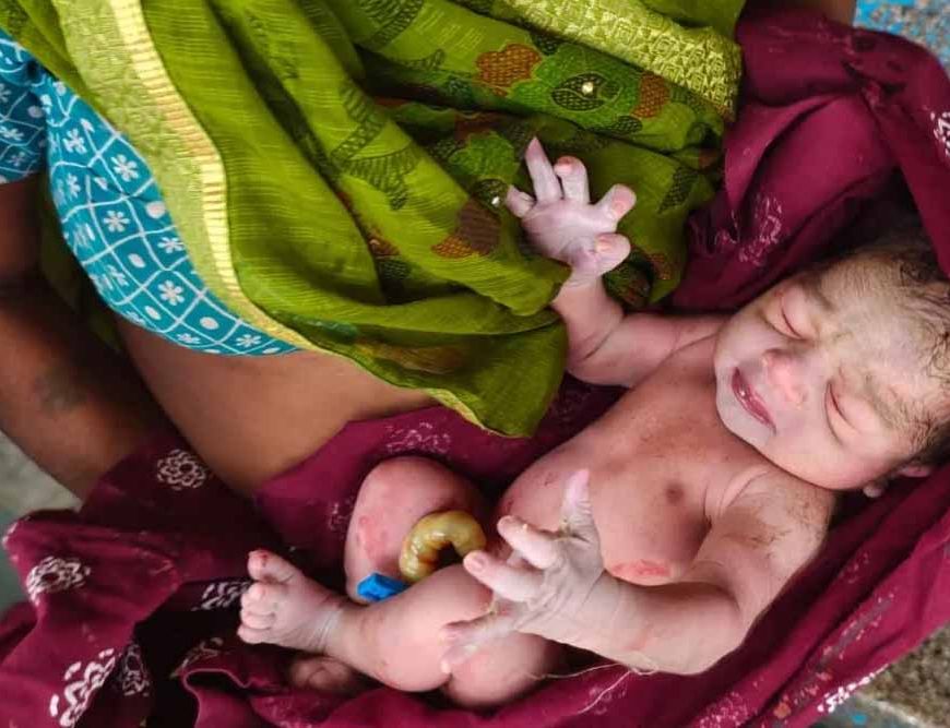 चलती बस में गूंजी किलकारी! सफर के दौरान महिला ने बच्चे को दिया जन्म, यात्रियों ने की मदद