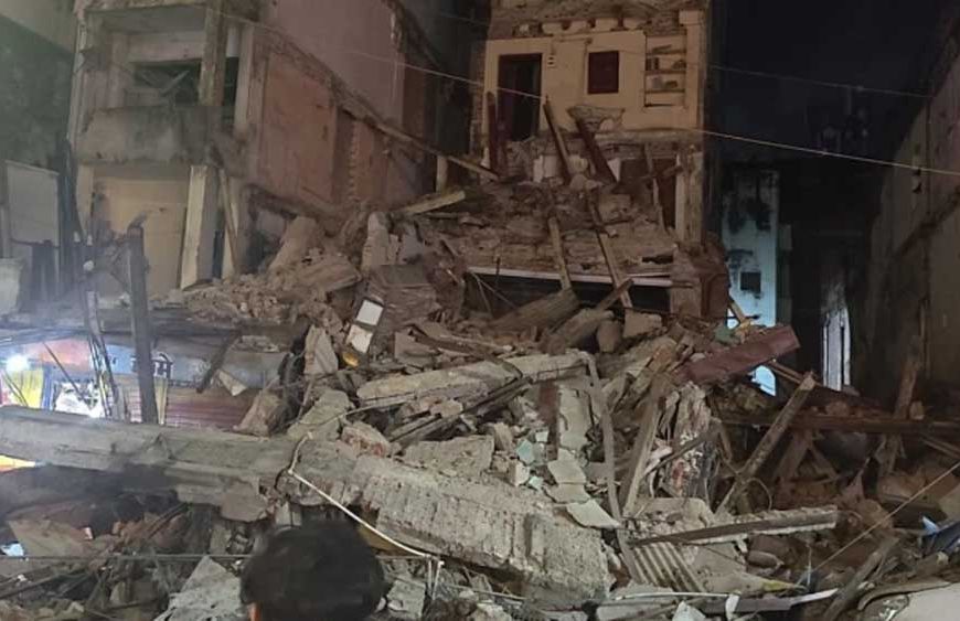 जबलपुर के बड़ा फुहारा में तीन मंजिला इमारत ढही, क्षेत्र सील