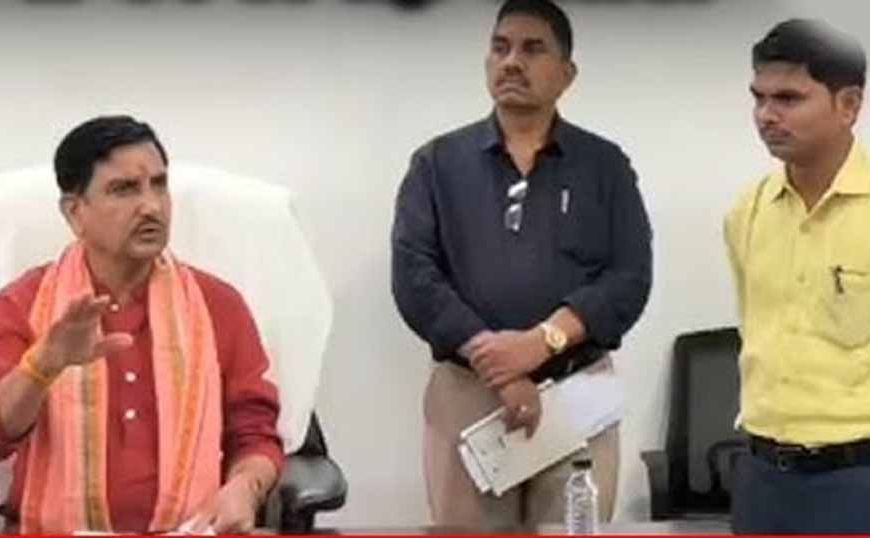 बिलासपुर में जल जीवन मिशन की सुस्ती पर भड़के केंद्रीय मंत्री तोखन साहू, बिजली कटौती पर भी अधिकारियों को लगाई फटकार