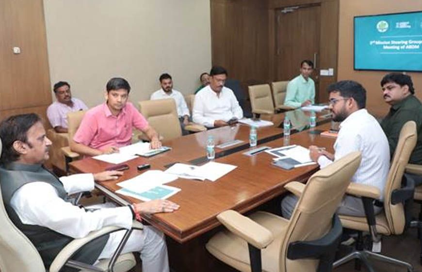 तकनीक के प्रभावी उपयोग से नागरिकों को बेहतर, त्वरित, पारदर्शी एवं गुणवत्तापूर्ण स्वास्थ्य सेवाएं उपलब्ध कराई जाएं: उप मुख्यमंत्री शुक्ल