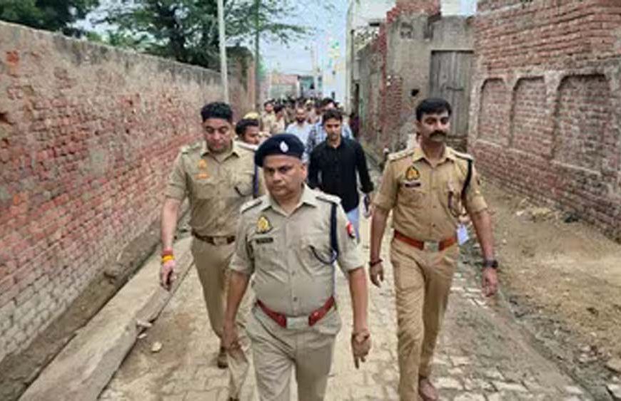 मथुरा बना साइबर ठगों का अड्डा, पुलिस की छापेमारी में 40 शातिर गिरफ्तार