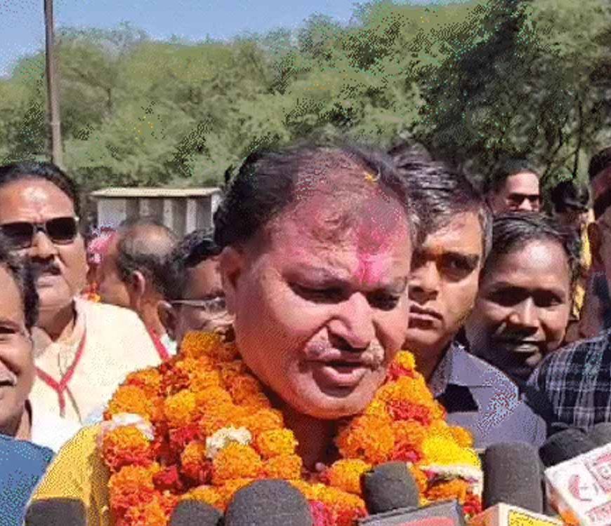 'जिसे कभी देखा नहीं, उसने मुझे पिता बना लिया', राजनांदगांव में एक वोट से जीते पार्षद पर नया विवाद