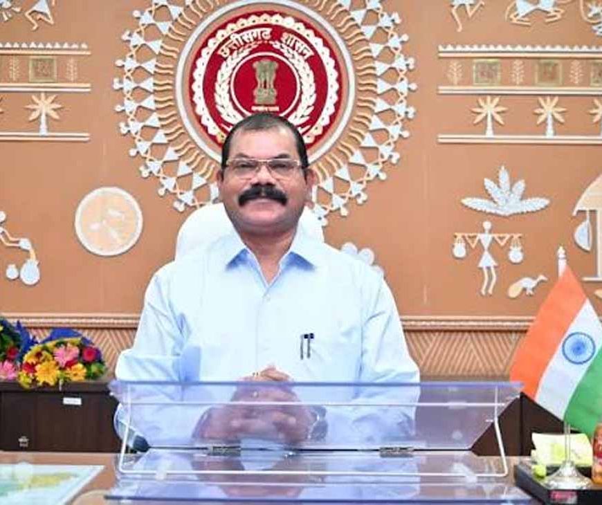छत्तीसगढ़ में बड़ा प्रशासनिक फेरबदल, GPM कलेक्टर संतोष देवांगन हटाए गए, 5 IAS अधिकारियों के प्रभार बदले