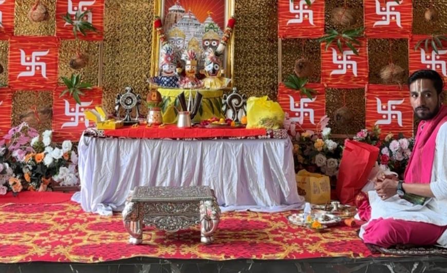 ए.टी. पैलेस में भगवान जगन्नाथ, बलभद्र एवं माता सुभद्रा की भव्य स्थापना, वैदिक मंत्रोच्चार के बीच सम्पन्न हुआ पूजन
