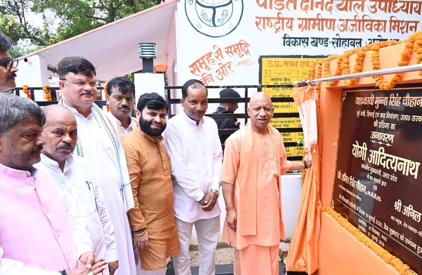 मुख्यमंत्री ने पूर्व मंत्री मुन्ना सिंह चौहान की प्रतिमा का किया अनावरण