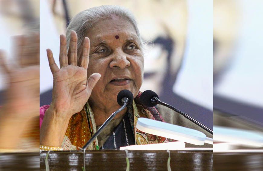 'IAS बनने से पहले कुशल मां बनें', राज्यपाल आनंदीबेन पटेल की छात्राओं को नसीहत