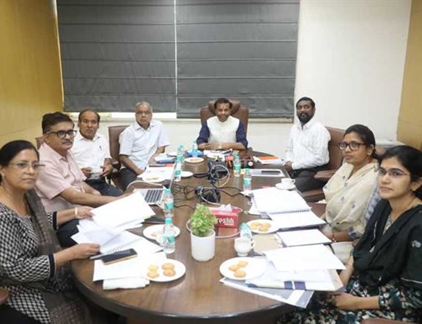 मध्यप्रदेश राज्य वित्त आयोग ने राजस्व विभाग के अधिकारियों के साथ की समीक्षा